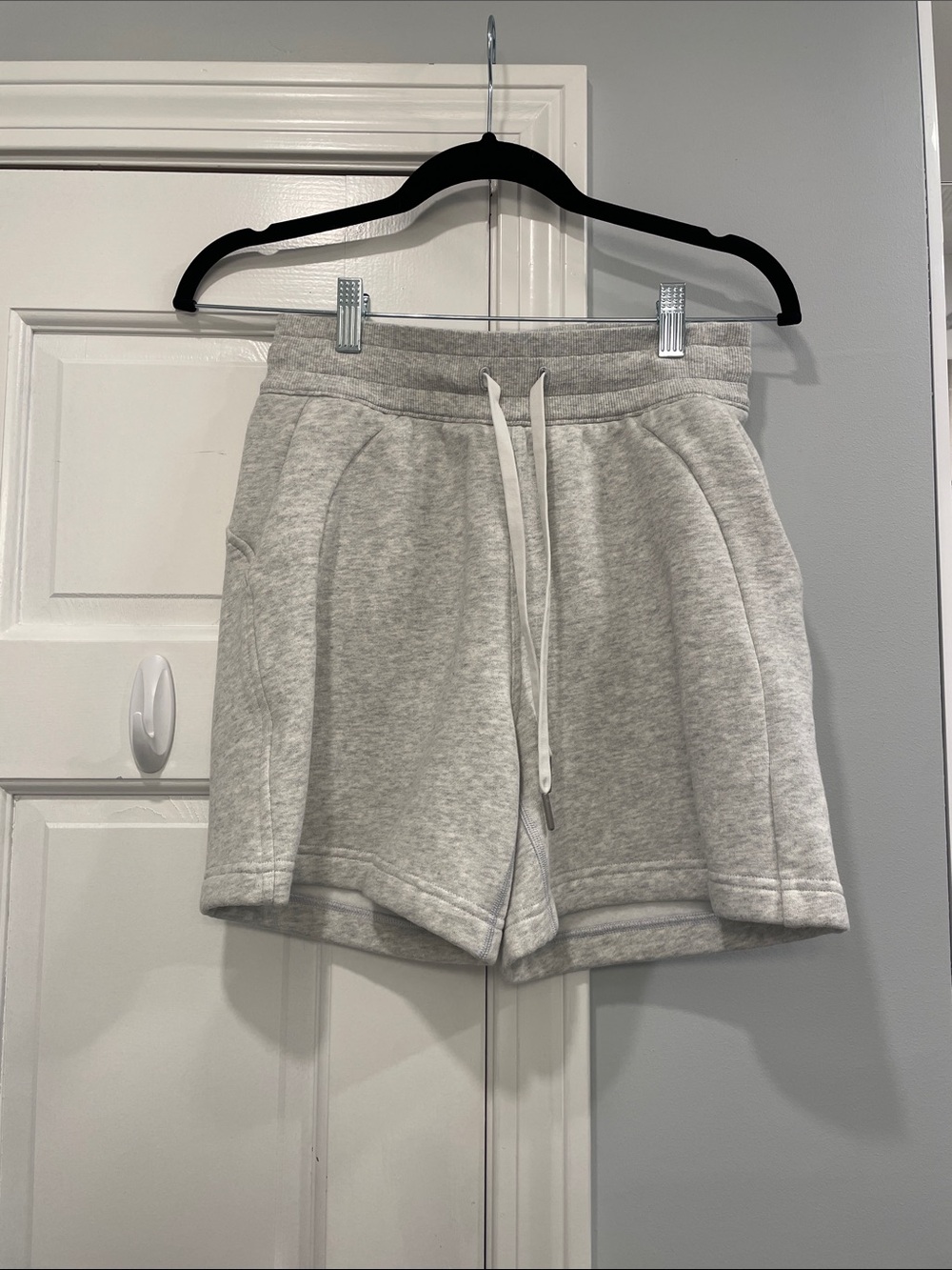 Lululemon Gray Scuba High-Rise 5" Sweat Shorts Size 4